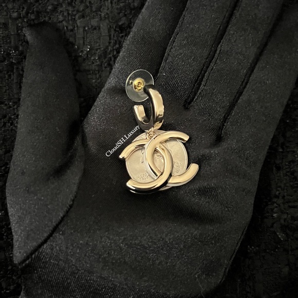 Auth BN Chanel Classic CC Logo Gold Dangle Earrings - Picture 6 of 8